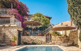 Villages & Restaurant - Central Location - Bed & Breakfast - With Access To Pool And Stunning Views