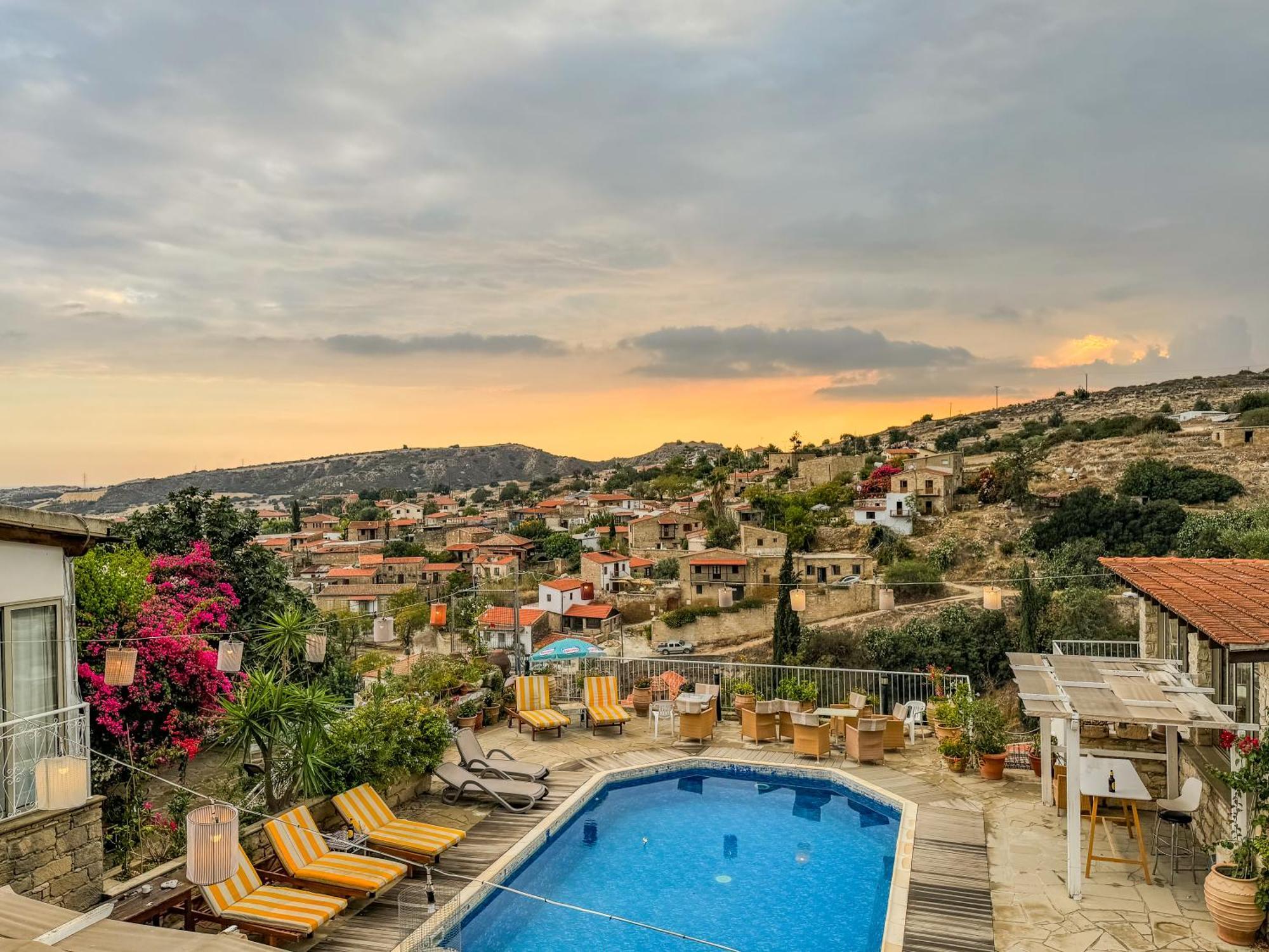 Cyprus Villages Hotel & Restaurant - Central Location - Bed & Breakfast - With Access To Pool And Stunning Views Tokhni Buitenkant foto