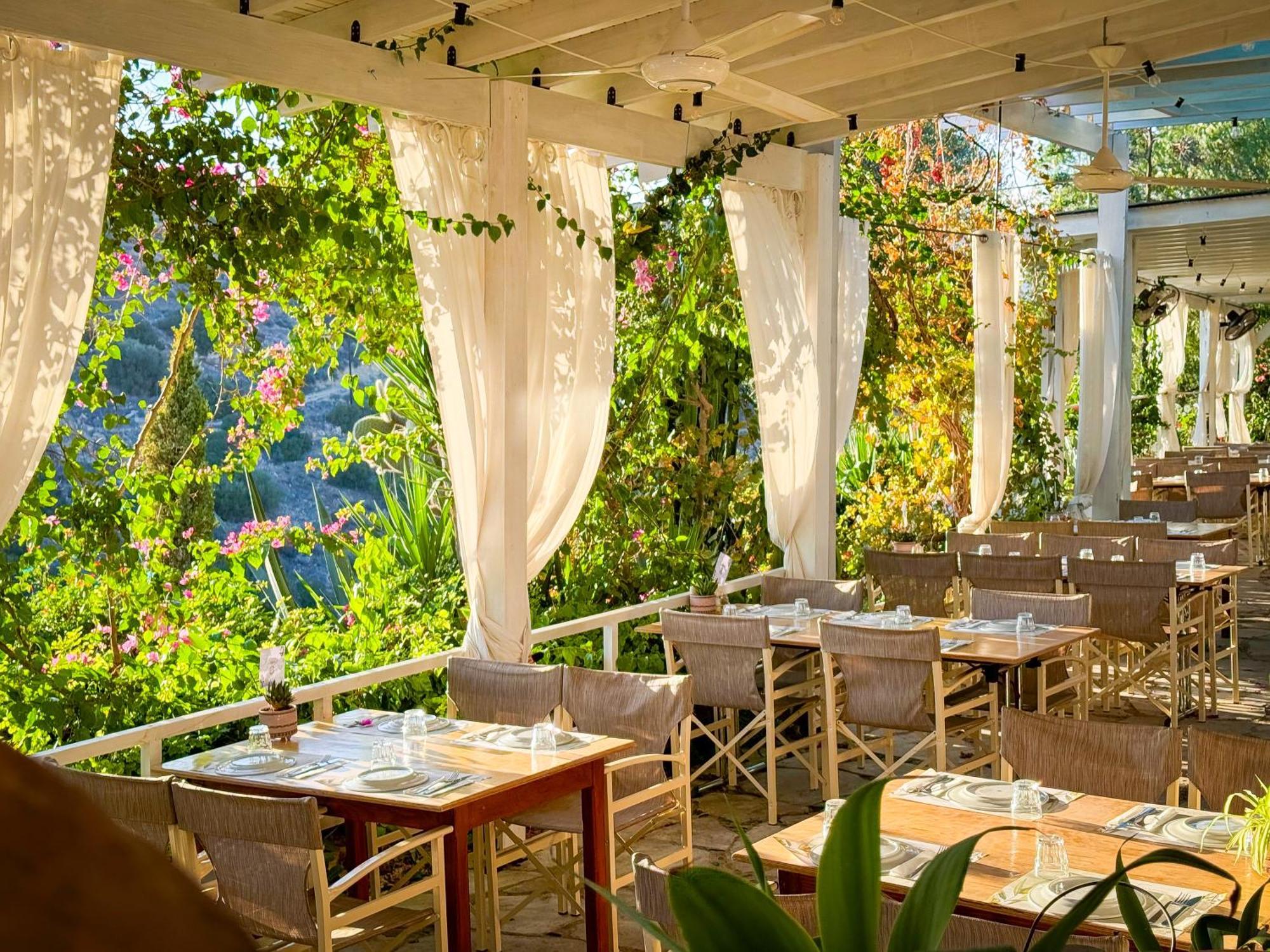 Cyprus Villages Hotel & Restaurant - Central Location - Bed & Breakfast - With Access To Pool And Stunning Views Tokhni Buitenkant foto